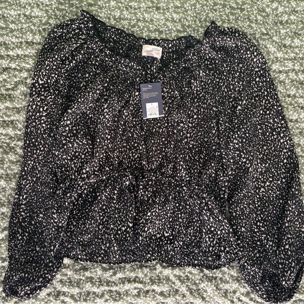 Universal Thread Black and White Blouse